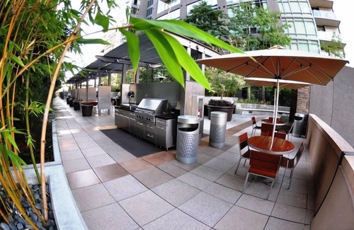 Downtown Los Angeles Condo | Walk To Staples,LA Live!,Conv.Cntr.,Cafes, Bars, Movies