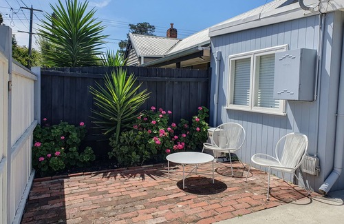 Ballarat East House | Walk to supermarket with Self-Check-In & Parking