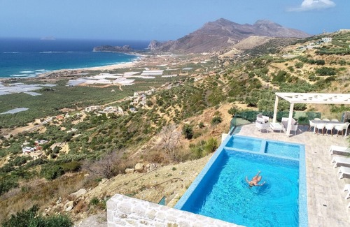 Zerviana Villa | Walk to Taverna & Mini Market *4km to Falasarna beach *Jacuzzi