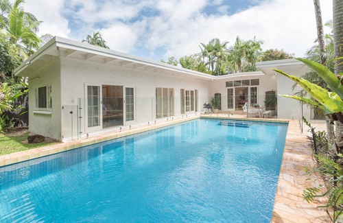 Port Douglas House | Walk to the beach or swim in private heated pool!