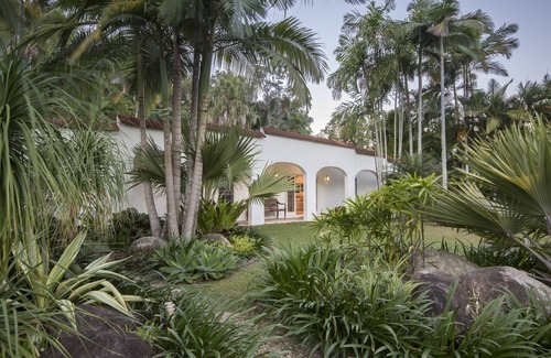 Port Douglas House | Walk to the beach or swim in private heated pool!
