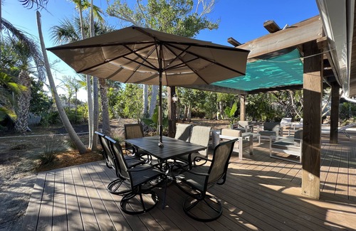 Sanibel House | Walk to the Beach! Cozy Restored Island Getaway