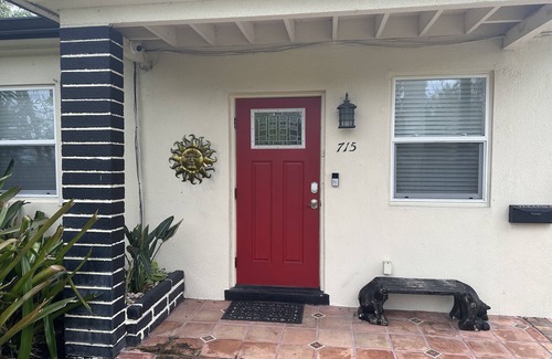 Lake Park Cottage | Walk to the beach! Dogs Welcome!