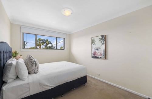 Korora House | Walk to the Beach, Sleeps 9, 4 Bedrooms, 2.5 Bathrooms