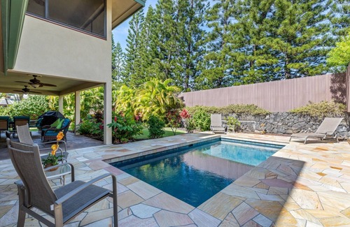 Kailua-Kona House | 🏖️Walk to the Beach! | Spacious Private Home with Pool