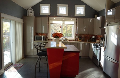 Whittier House | ❤️Walk to the Heart of Pearl Street from this Charming Historic Home