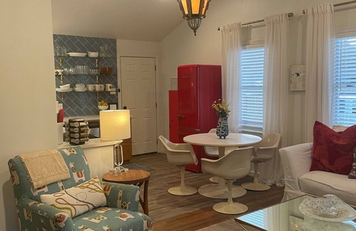 Waco House | Walk to the River or Downtown. One block from Cameron Park. 1 Mile to Silos!