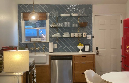 Waco House | Walk to the River or Downtown. One block from Cameron Park. 1 Mile to Silos!