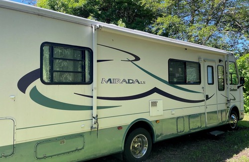 West Hills House | Walk to the Sound! From Fabulous RV with AC in charming Port Orchard!
