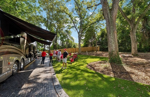 Athens House | Walk to the Stadium: Herty House (Lower Level)