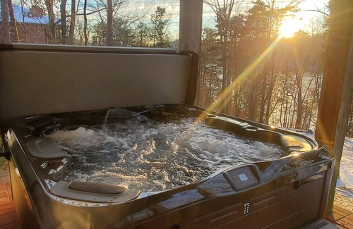 Bronston Cabin | Walk to the water log cabin, access to dock, hot tub, fire pit, grill, spacious