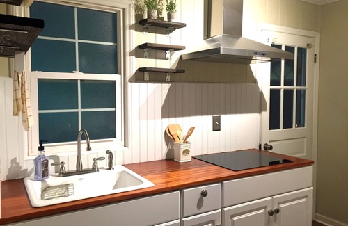 Hendersonville Apartment | Walk to Town + Trail - Cozy Studio Retreat