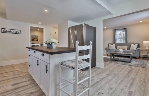 Salem House | Walk to Tuscan Village | Modern 3bd Farmhouse