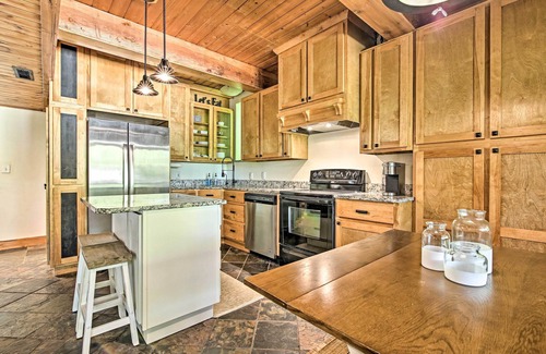 Manhattan Cabin | Walk to Tuttle Creek Lake: Secluded Scenic Retreat