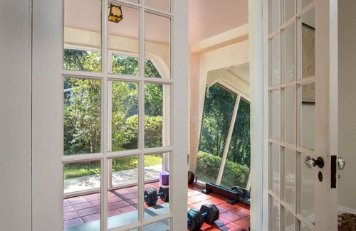 Gainesville Apartment | Walk to UF Stadium! Fabulous Chic Historic Home