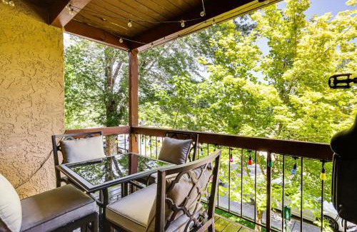 Reno/Tahoe Airport Apartment | Walk to Virginia Lake Reno Condo with Balcony!