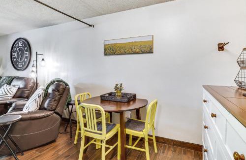 Reno/Tahoe Airport Apartment | Walk to Virginia Lake Reno Condo with Balcony!