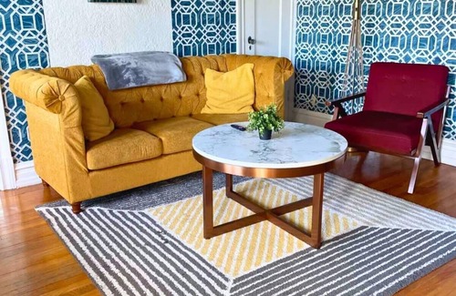 University City Apartment | Walk to WashU and Downtown Clayton | 2BR W&D