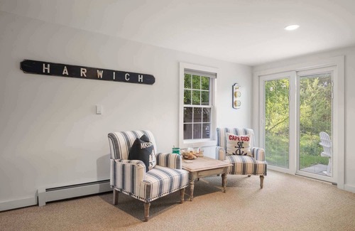 East Harwich House | Walk to Water Access to Hiking Trails!