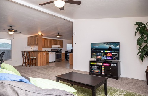 Bullhead City House | Walk to Water - Close to Boat Launch - Rotary Park - Garage - Bring Boat & Toys!
