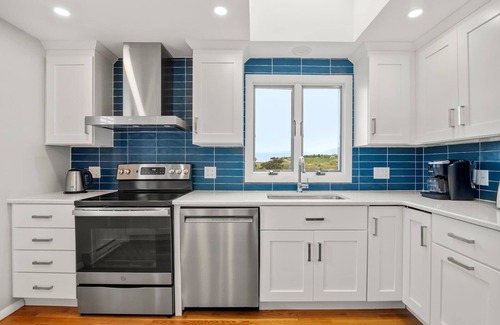 North Truro House | Walk to Water, Dazzling Sunsets on the Bay!