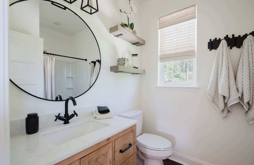 Bluffton House | Walk2OldTown! Modern Lux Private Carriage House