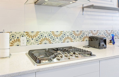 Downtown Baltimore House | Walkable Baltimore Rowhouse w/Fenced-In Patio!