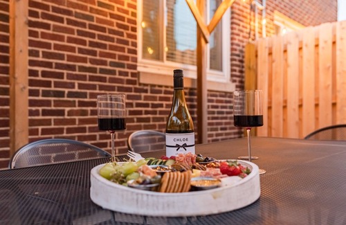 Dundee-Happy Hollow Historic District House | Walkable to Dinner, ☕️, UNMC 🏥! Cozy home in historic Dundee!