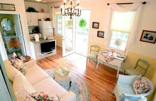 Black Mountain Cottage | walkable to downtown, lake tomahawk, swimming pool, tennis courts, golf course
