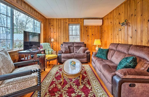 Poultney Cottage | Walkable Waterfront Cottage w/ Deck, Fire Pit