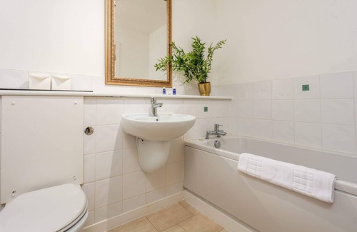 Kilmarnock Apartment | Walker Suite No53 - Donnini Apartments