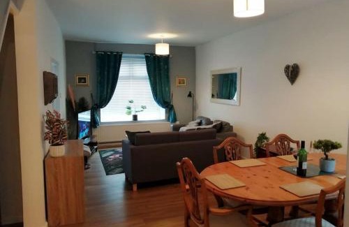 Maesteg House | Walkers Retreat 16 mins to port Talbot (sleeps 7)