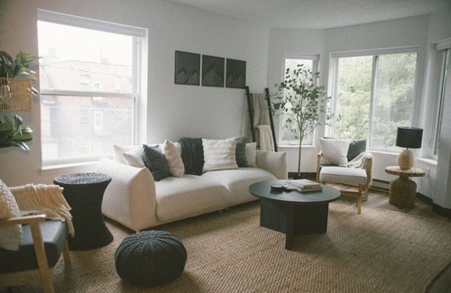 East Hillside Apartment | Walking Distance from Hospitals, Lake-walk and Restaurants