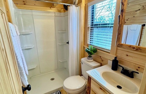 Marion Cabin | Walking Distance to Lakes James with Resort Amenities