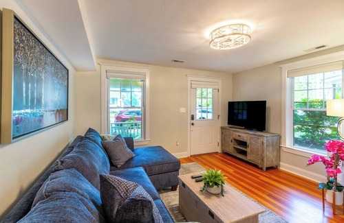 Naval Academy House | Walking distance to Navy Stadium! No cleaning fees!