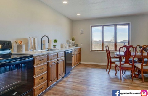 Shell Knob House | Walking distance to swim beach, boat launch, marina & restaurant! Space for 21!