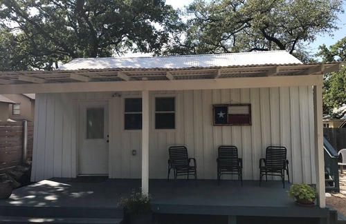 Westfield Cabin | Walking distance to Zilker Park, ACL, and so much more!