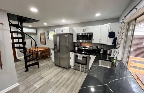 White Mills Apartment | Wally’s Cottage |New|Kayaks|Firepit|Central