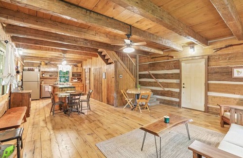 Glenford Cabin | Walnut Lodge Cabin-Private Oasis on 16 acres