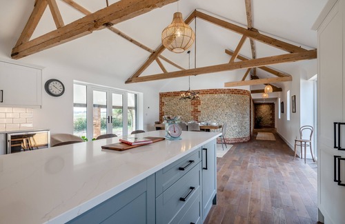 Foxley House | Walnut Tree Barn - Four Bedroom House, Sleeps 8