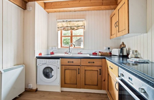 New Forest District Apartment | Walnut Tree Cottage near New Forest trails