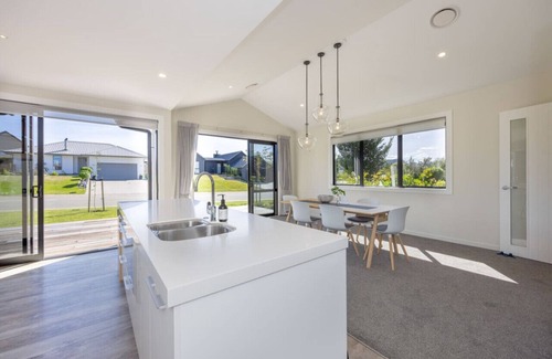 Wanaka House | Wanaka`s Oasis Escape