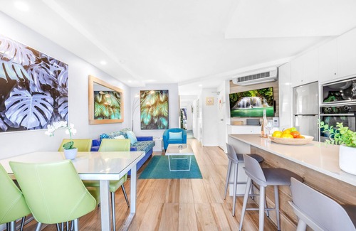 Noosa Heads Apartment | Wantima Hastings St 1 Bedroom A/C 2 Smart TVs unlimited WiFi
