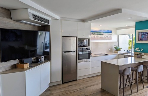 Noosa Heads Apartment | Wantima Hastings St 1 Bedroom A/C 2 Smart TVs unlimited WiFi