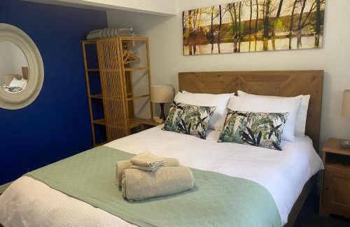 Jamieson House | Wanyiora - Lake views and family friendly