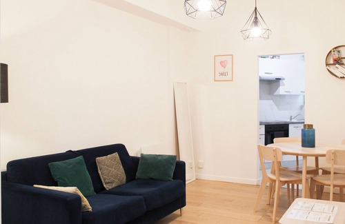 Saint-Vincent-de-Paul Apartment | Warm and convenient near Montmartre
