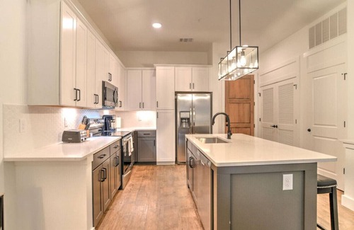 Downtown Asheville Apartment | Warm and Inviting King Bedroom Condo