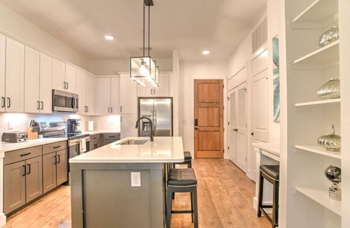 Downtown Asheville Apartment | Warm and Inviting King Bedroom Condo