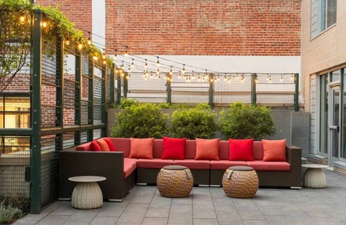 West End House | Warm and Inviting: Steps to Georgetown University | Perfect for Couple Getaway