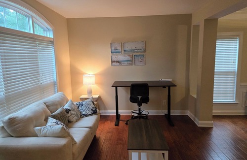 Prosperity Church Road House | Warm and Private 5-bedroom house with AC in Charlotte